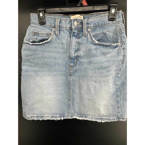 Universal Thread Dresses & Skirts - Universal Thread Denim Mini Skirt Women's Size 4 Light Wash Raw Hem Cotton